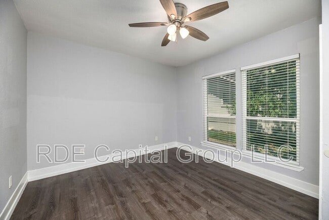 Building Photo - 5212 Parry Ave