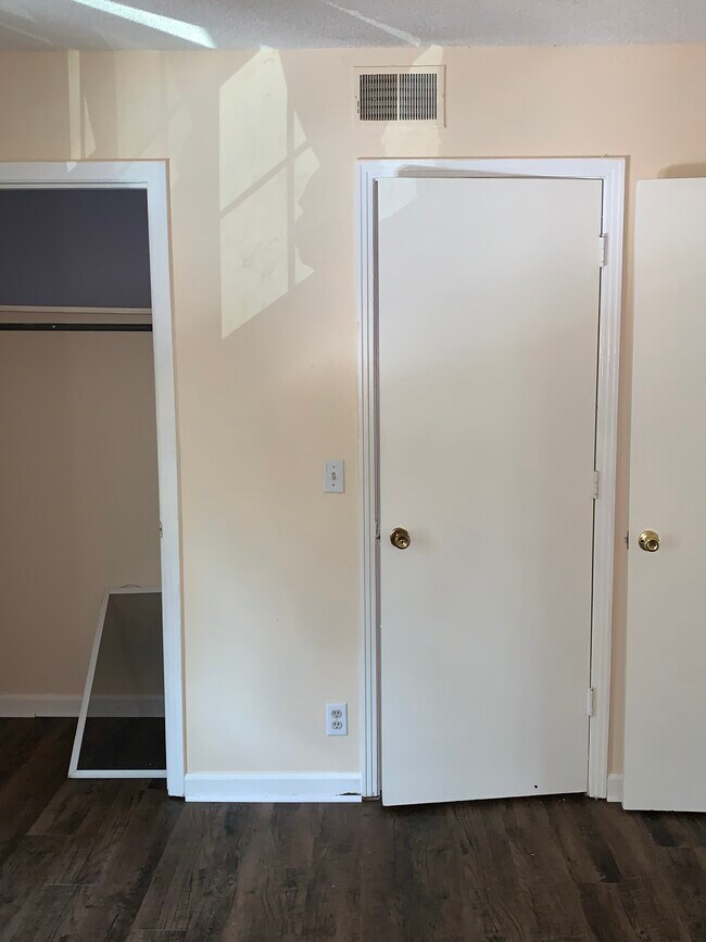 Building Photo - 803 Holder Ct