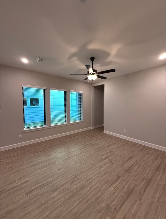 Building Photo - 3323 Full Bellied Ln