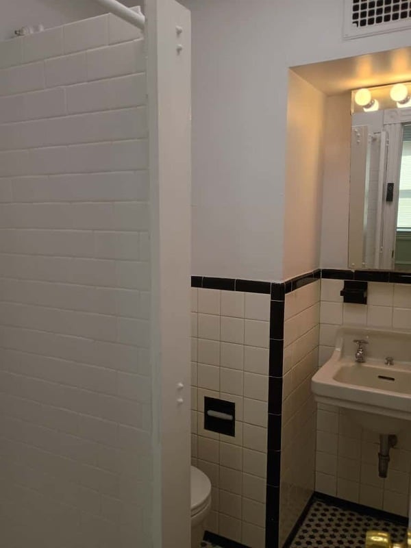 Building Photo - 2315 N Charles St