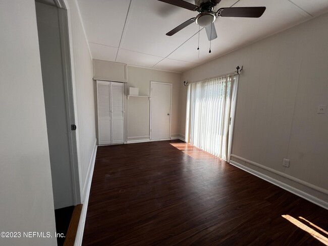 Building Photo - 451 Whiting Ln