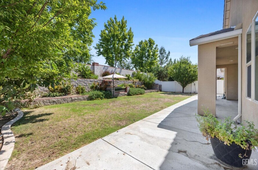 Building Photo - 13600 Pixton Ave