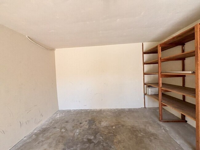 Building Photo - Dutton Ave/3PLX