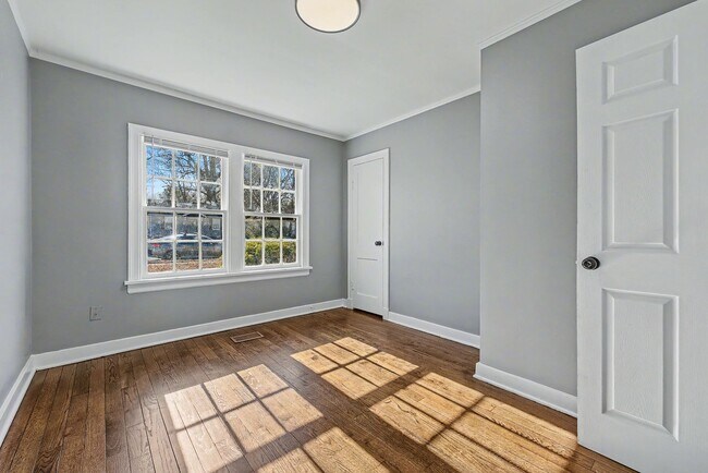 Building Photo - Charming Renovated Home Near U of M – Featuring Expansive Workshop & Garage