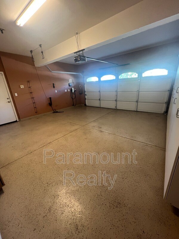 Building Photo - 612 Carrington Ct