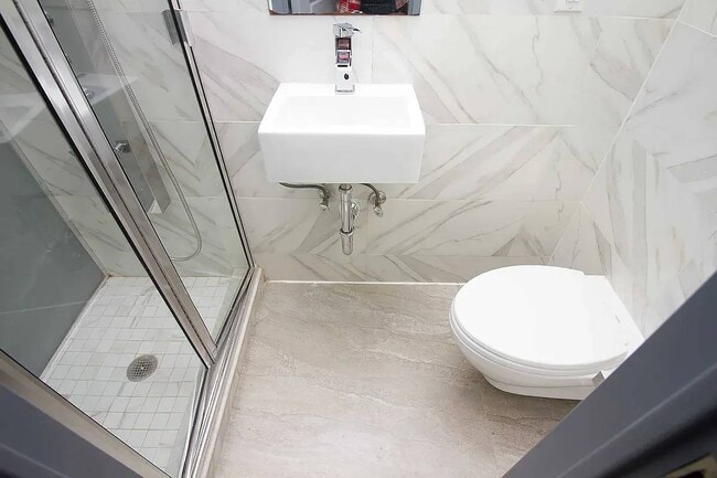 Building Photo - 1133 Rhinelander Ave