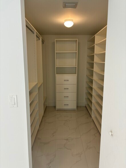 Building Photo - 240 Biscayne Blvd