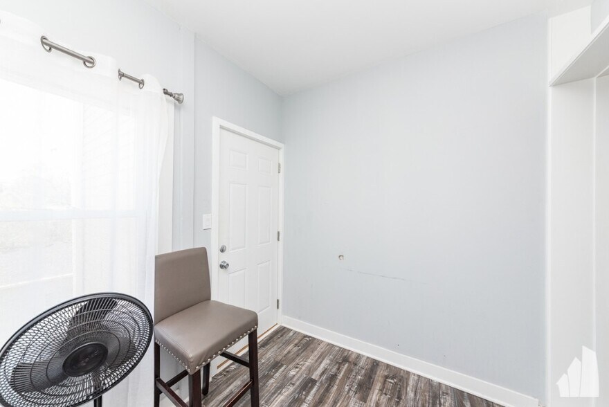 Building Photo - 1431 N Springfield Ave