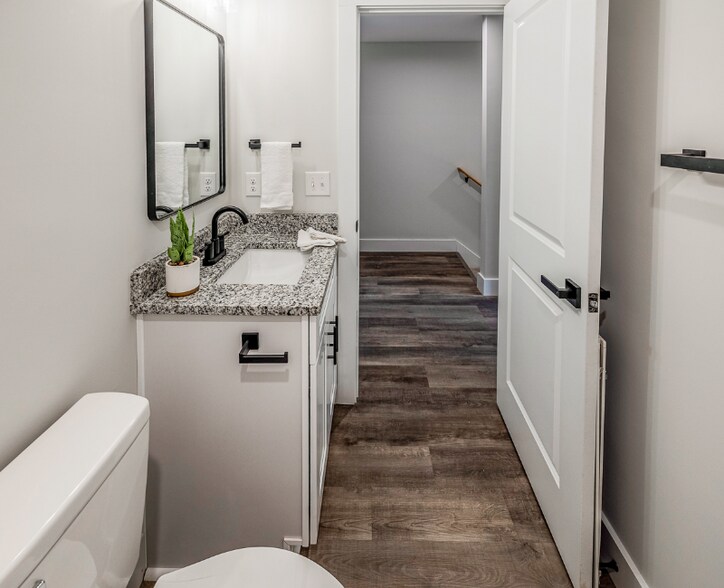 Building Photo - 121 Brookmeade Dr