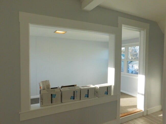 Building Photo - 264 Broad St