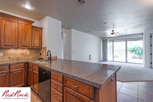 Building Photo - Remarkable 3 Bedroom Condo Next to Sunbroo...