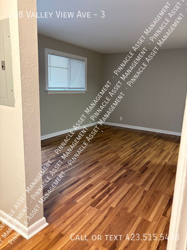Building Photo - 208 Valley View Ave