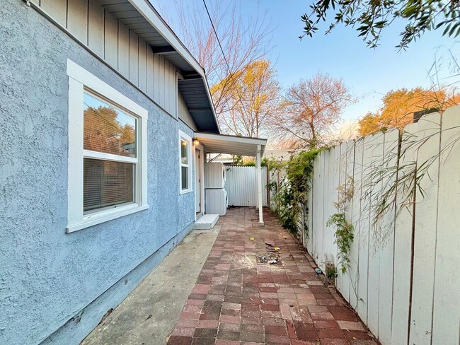 Building Photo - Charming Pasadena 2-BR/2-BA House with Det...