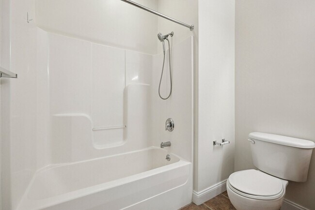 Building Photo - 527 Pawtucket St