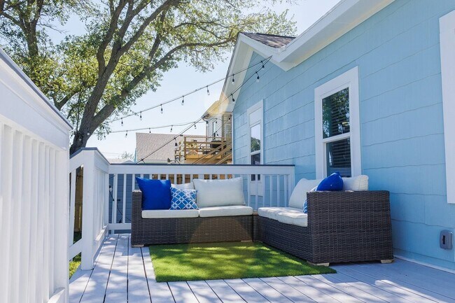 Building Photo - 5801 Avenue S 1/2