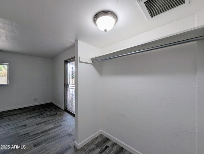 Building Photo - 2443 E Earll Dr