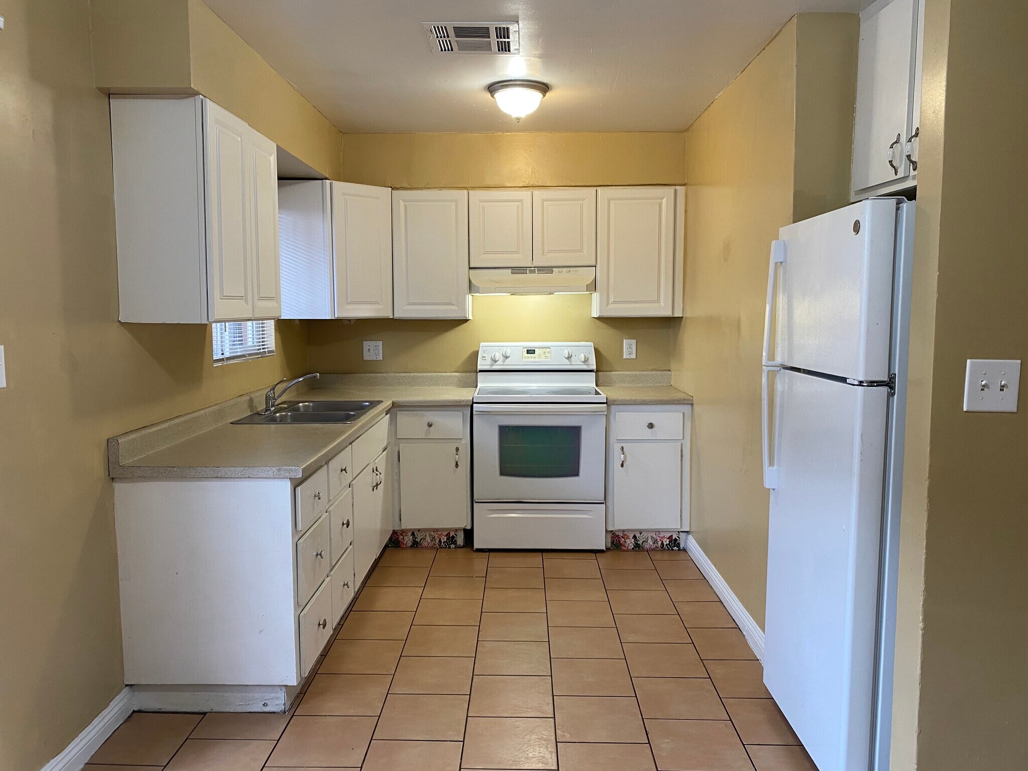 Building Photo - 2812 Marlin Ave