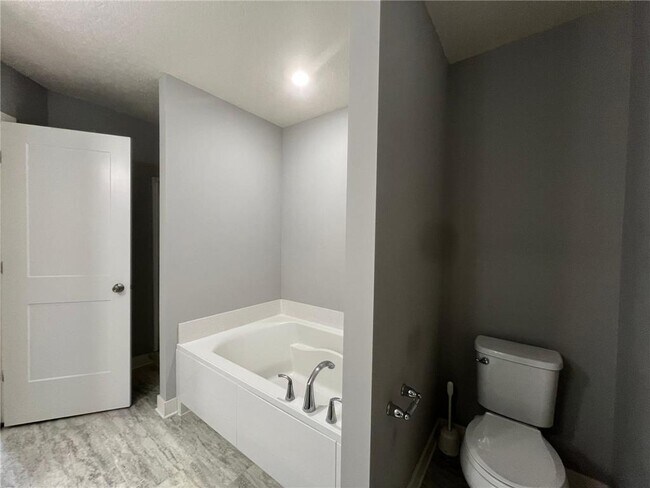 Building Photo - 7262 Alvarado Ln N