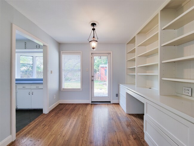 Building Photo - 5536 Aspen St