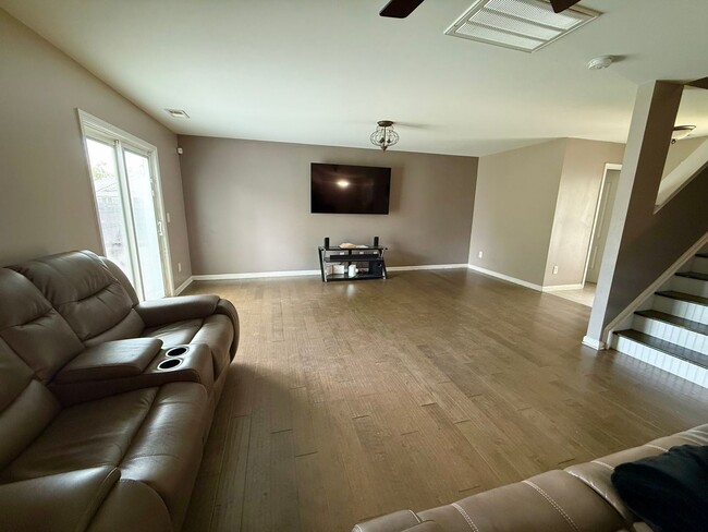Building Photo - 4 Bedroom 2.5 Bath House in Quail Hill Goo...