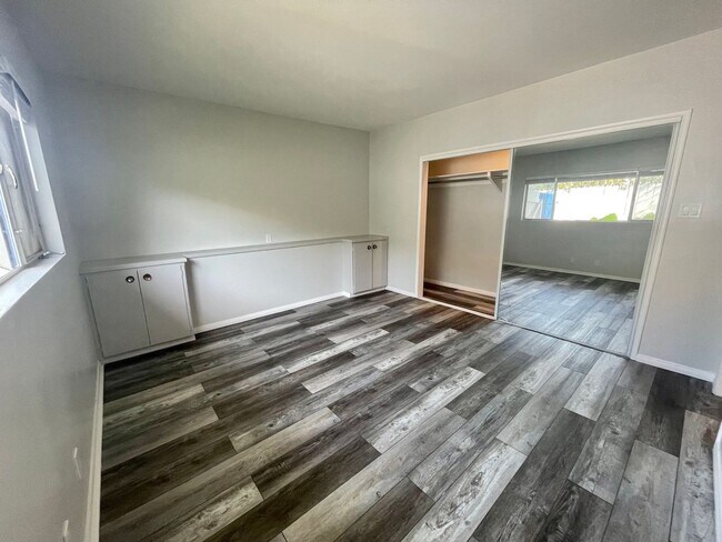 Building Photo - COMING SOON! 1 Bedroom 1 Bathroom Apartmen...