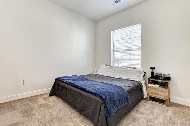 Building Photo - 2400 Louis Henna Blvd