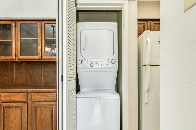 Building Photo - 921 Marine Dr