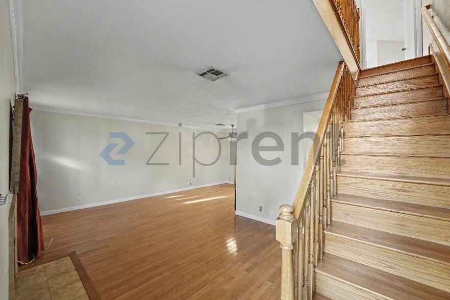 Building Photo - Unit 17