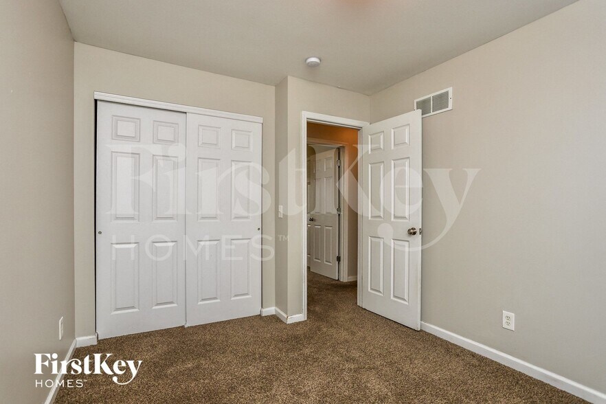 Building Photo - 322 Aspen Creek Dr