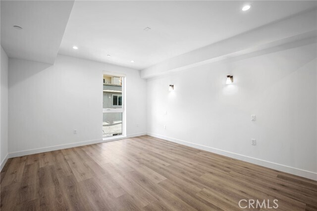 Building Photo - 10657 Moorpark St