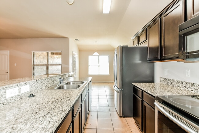 Building Photo - 1824 Ridgecrest Dr