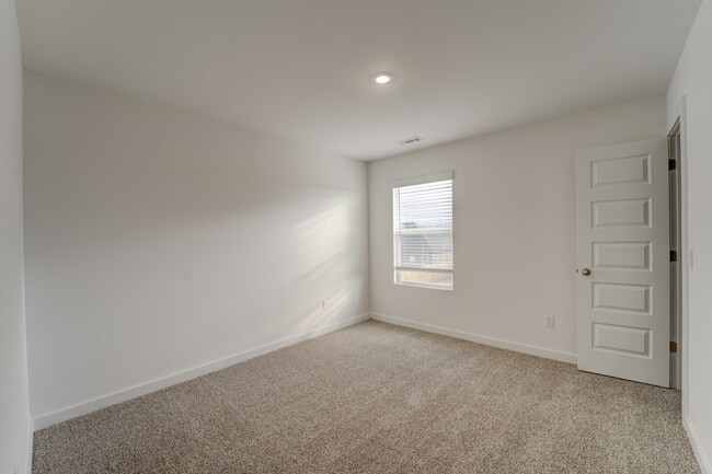 Building Photo - 139 S Maroon Ave