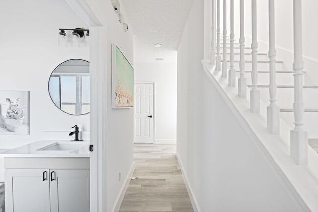 Building Photo - Newly Renovated Beach Front Four Bedroom Home