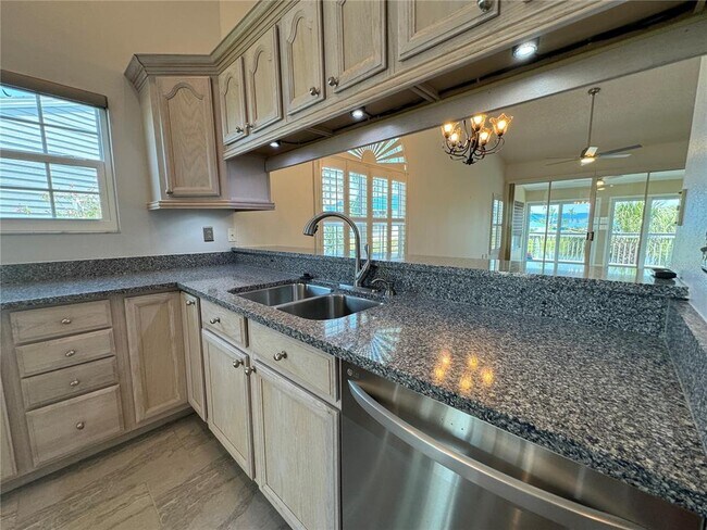 Building Photo - 1005 Pelican Ct