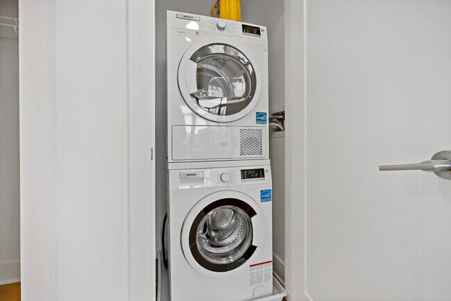 Building Photo - 1841 7th St NW