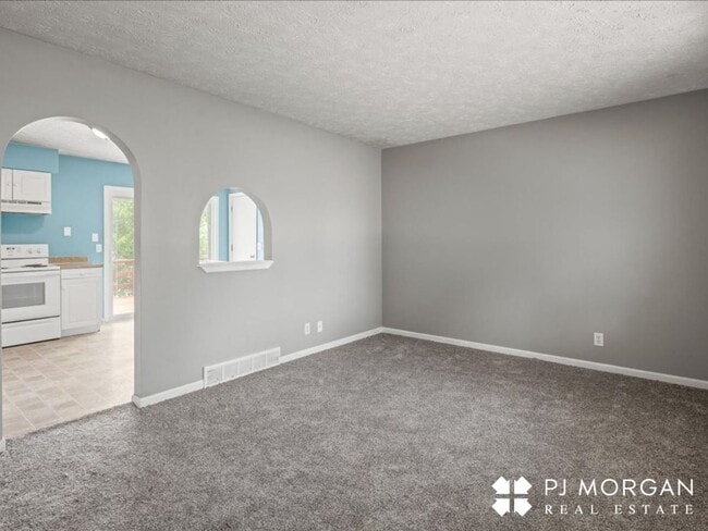 Building Photo - Millard Rental Ready to Impress!