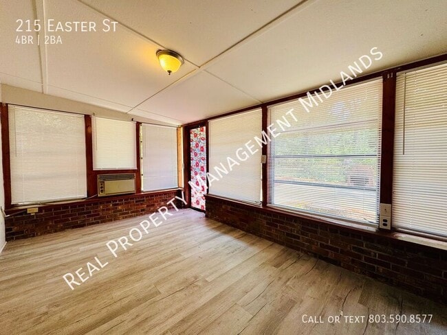 Building Photo - 215 Easter St