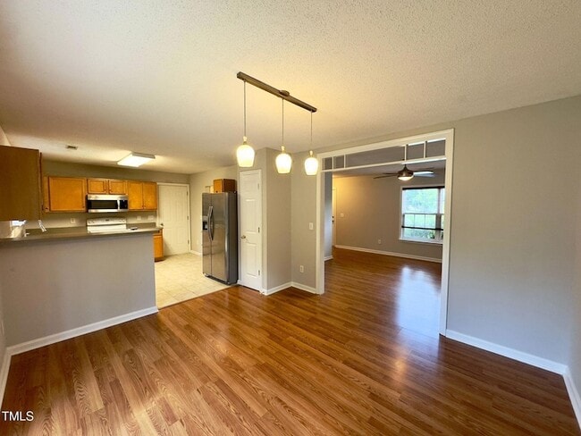 Building Photo - 324 Downing Glen Dr