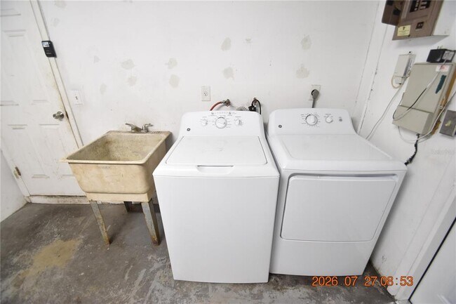 Building Photo - 3221 Topp Dr