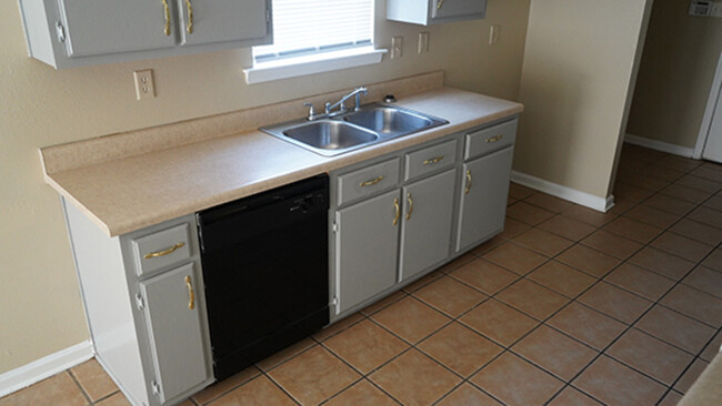 Building Photo - 4701 Waterfront Oak Dr