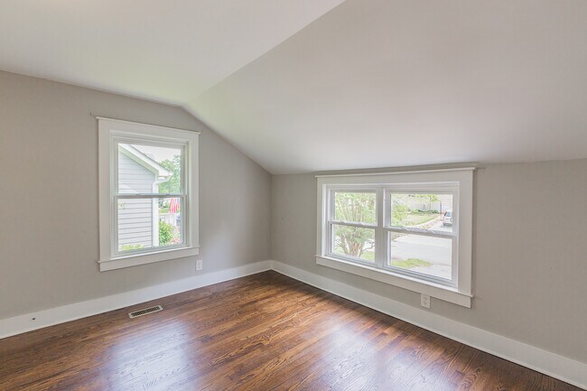 Building Photo - 3353 Van Buren St