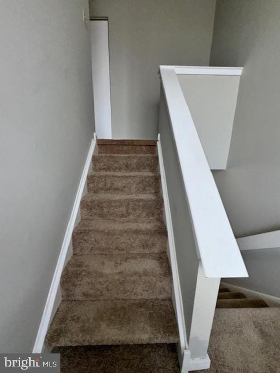 Building Photo - 468 Lynetree Dr