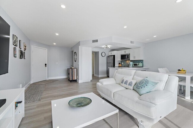 Building Photo - 1605 S US Hwy 1