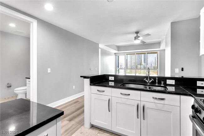 Building Photo - 4525 Dean Martin Dr