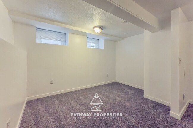 Building Photo - 785 28th St