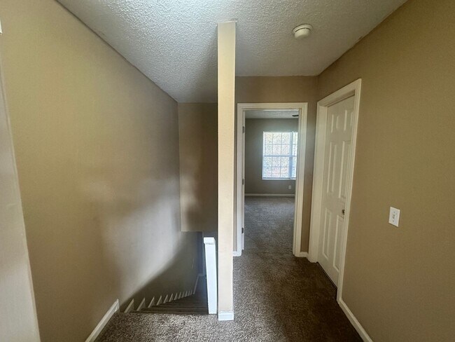 Building Photo - 2BD/1.5B Apartment in Adel