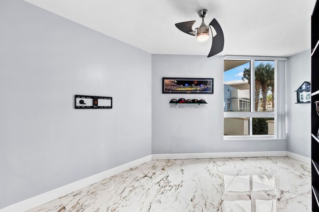 Building Photo - 2/2 in Marina Grande