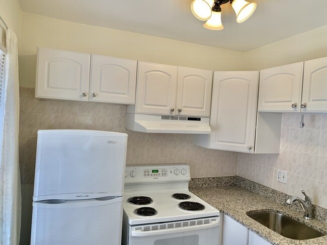 Building Photo - 10 Appian Way