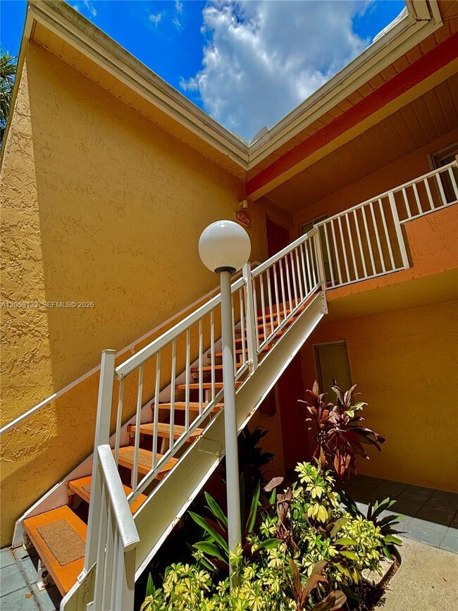 Building Photo - 1040 Coral Club Dr