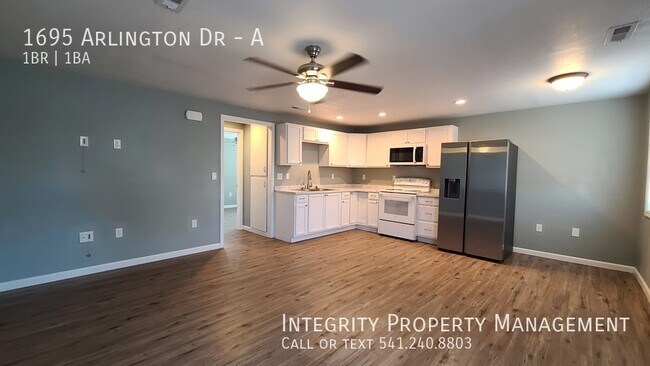 Building Photo - 1695 Arlington Dr